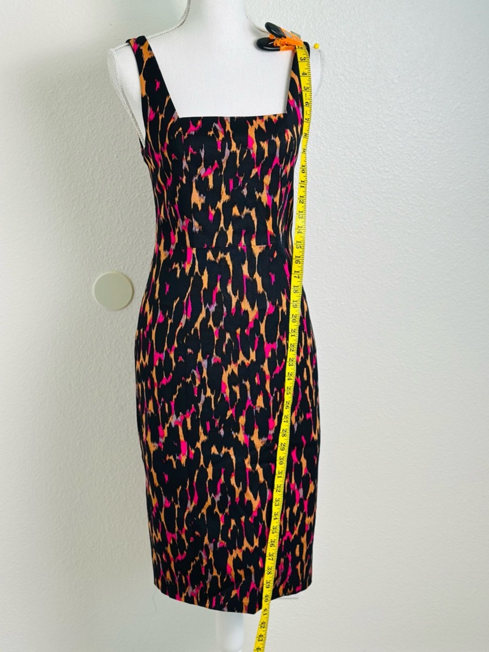 Trina Turk Bewitching Sheath Dress in Vibrant Leopard Print Size 4 - Picture 5 of 8